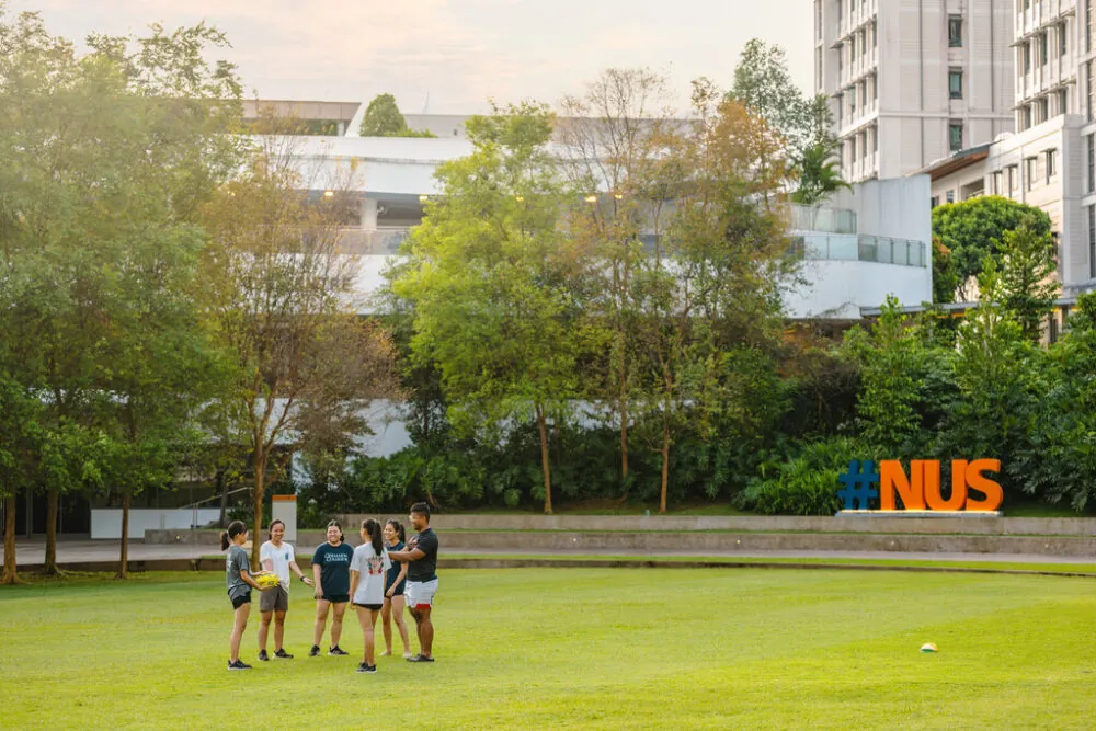 シンガポール国立大学(NUS)キャンパスの芝生